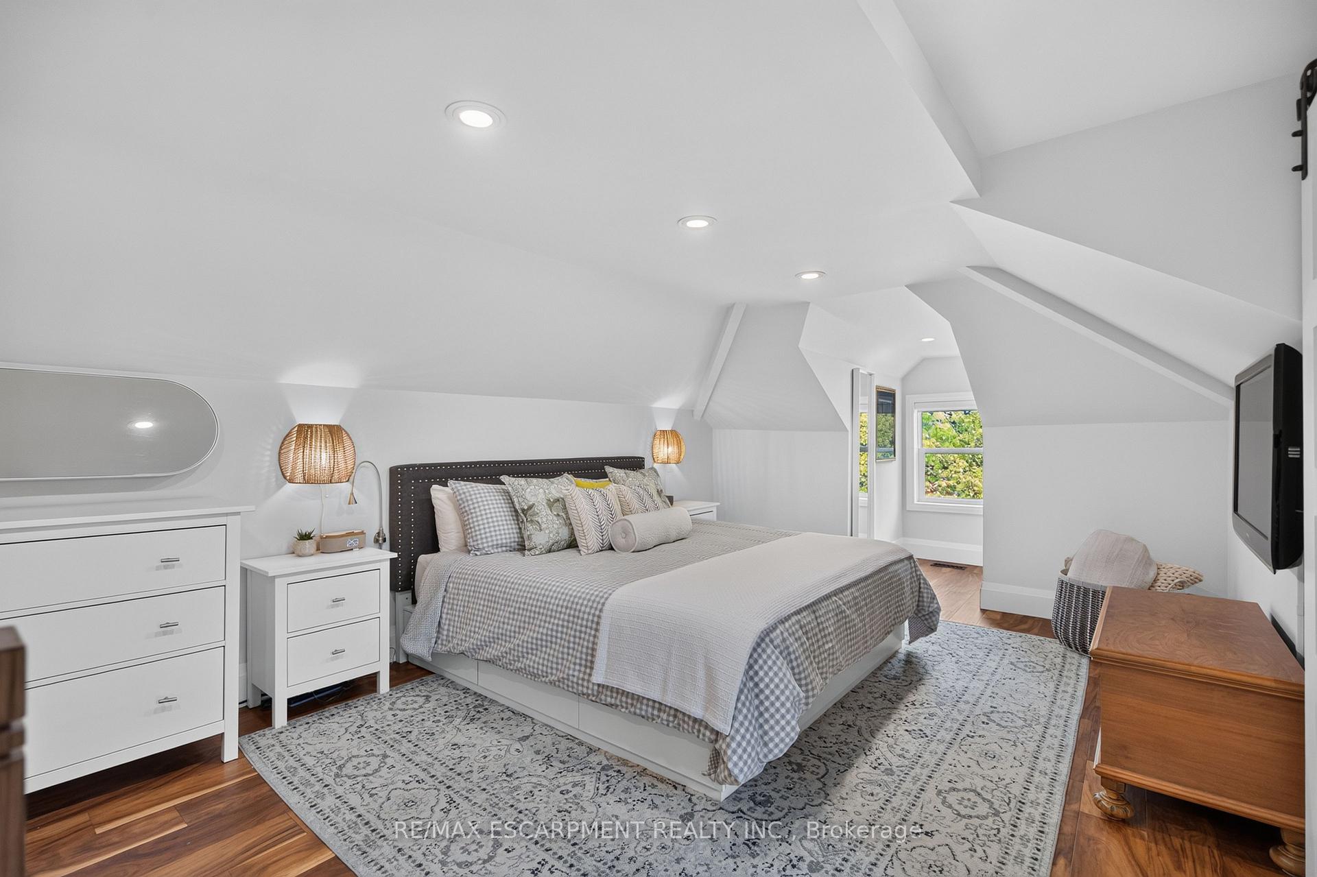Photo 35 of 122 Stuart Street, Guelph, St. George's — HOMEH