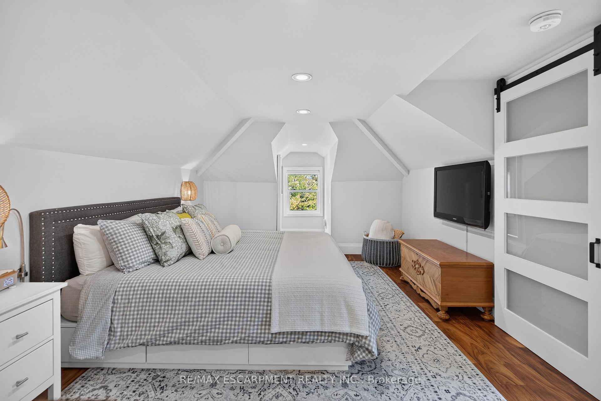 Photo 36 of 122 Stuart Street, Guelph, St. George's — HOMEH