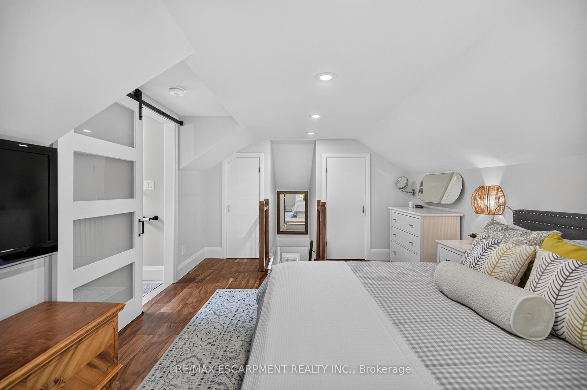 Photo 38 of 122 Stuart Street, Guelph, St. George's — HOMEH