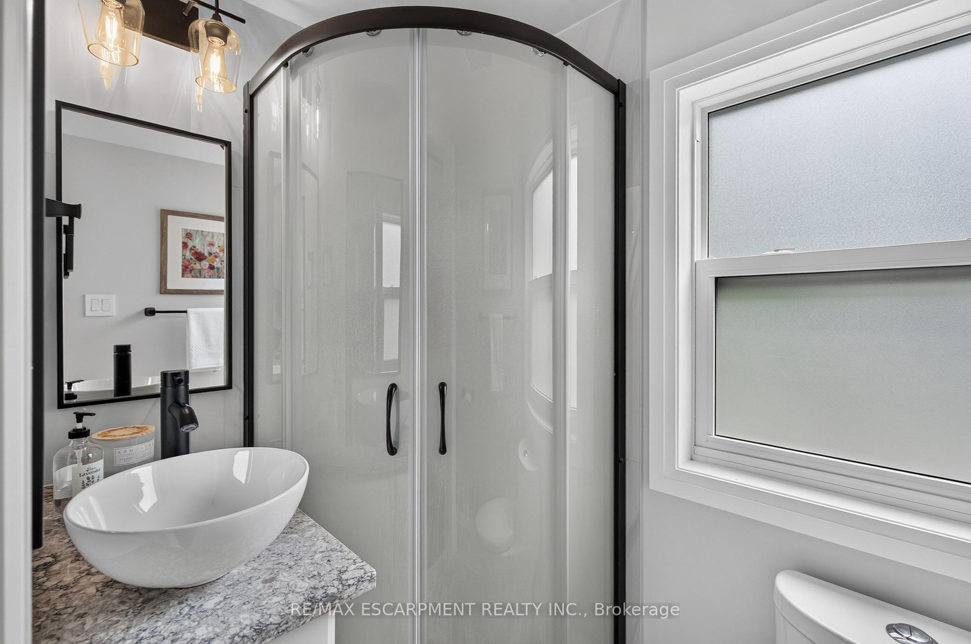 Photo 40 of 122 Stuart Street, Guelph, St. George's — HOMEH