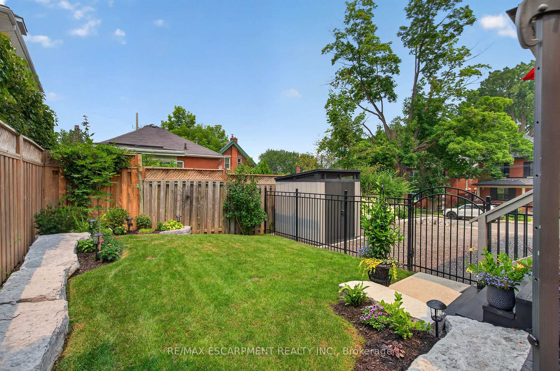 Photo 43 of 122 Stuart Street, Guelph, St. George's — HOMEH