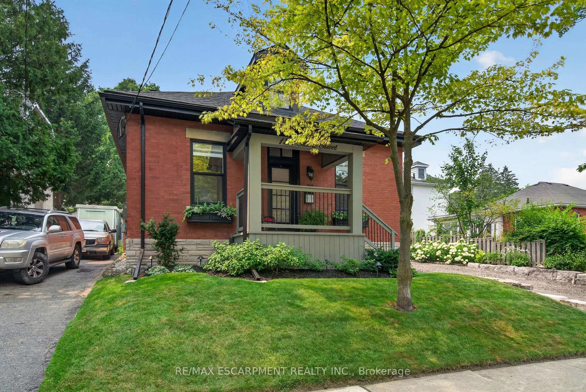 Photo 4 of 122 Stuart Street, Guelph, St. George's — HOMEH