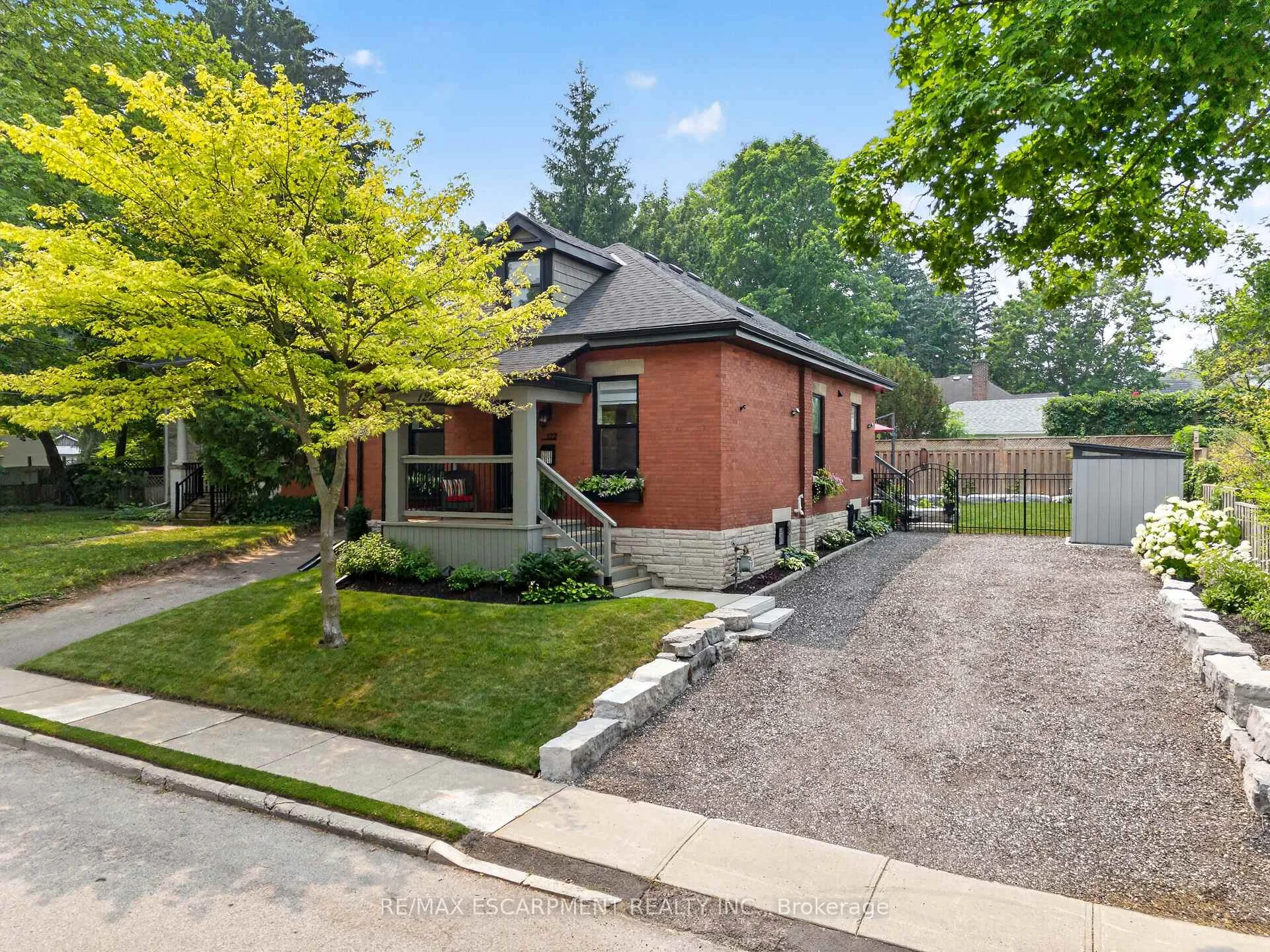 Photo 10 of 122 Stuart Street, Guelph, St. George's — HOMEH