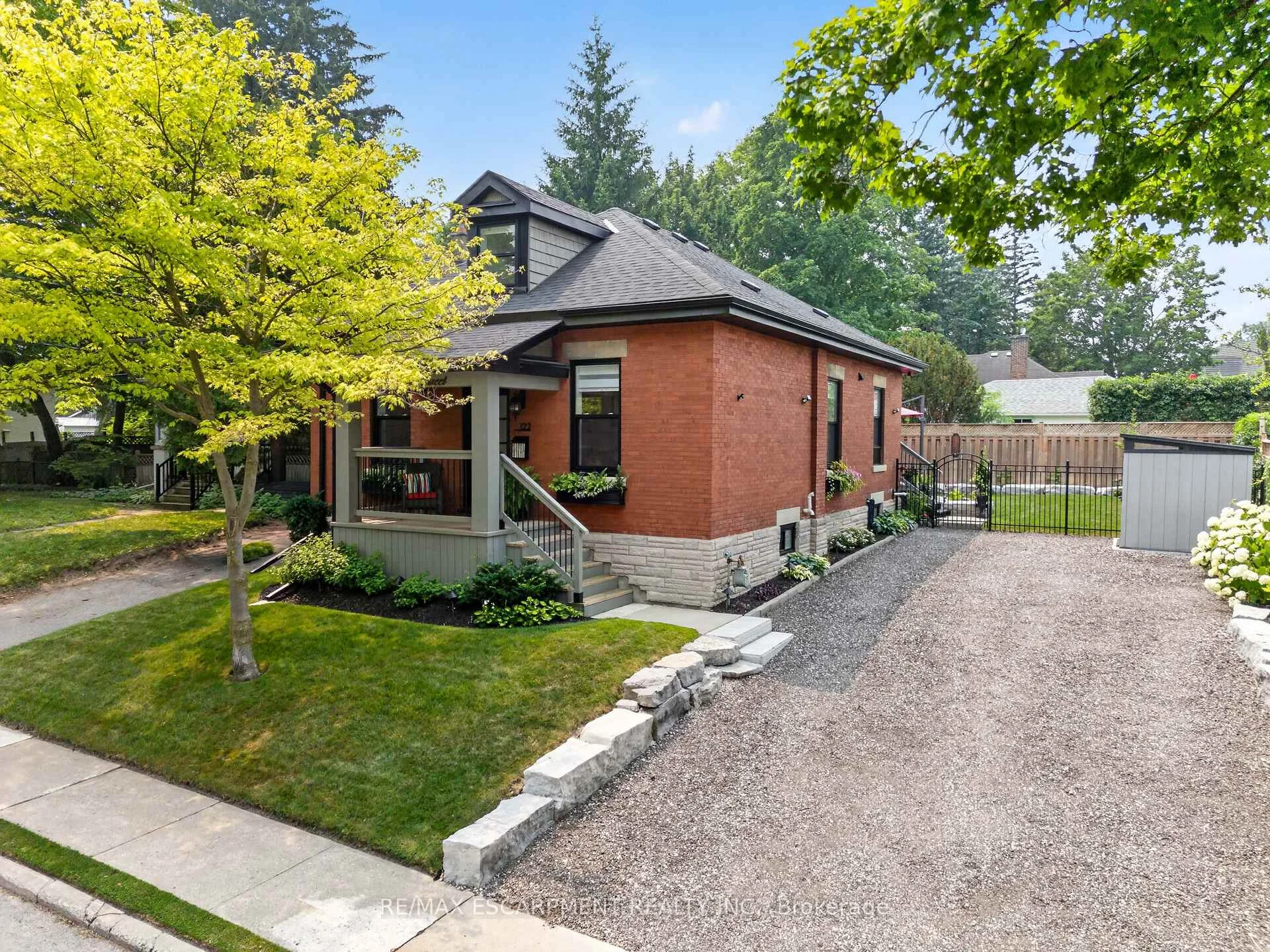 Photo 11 of 122 Stuart Street, Guelph, St. George's — HOMEH