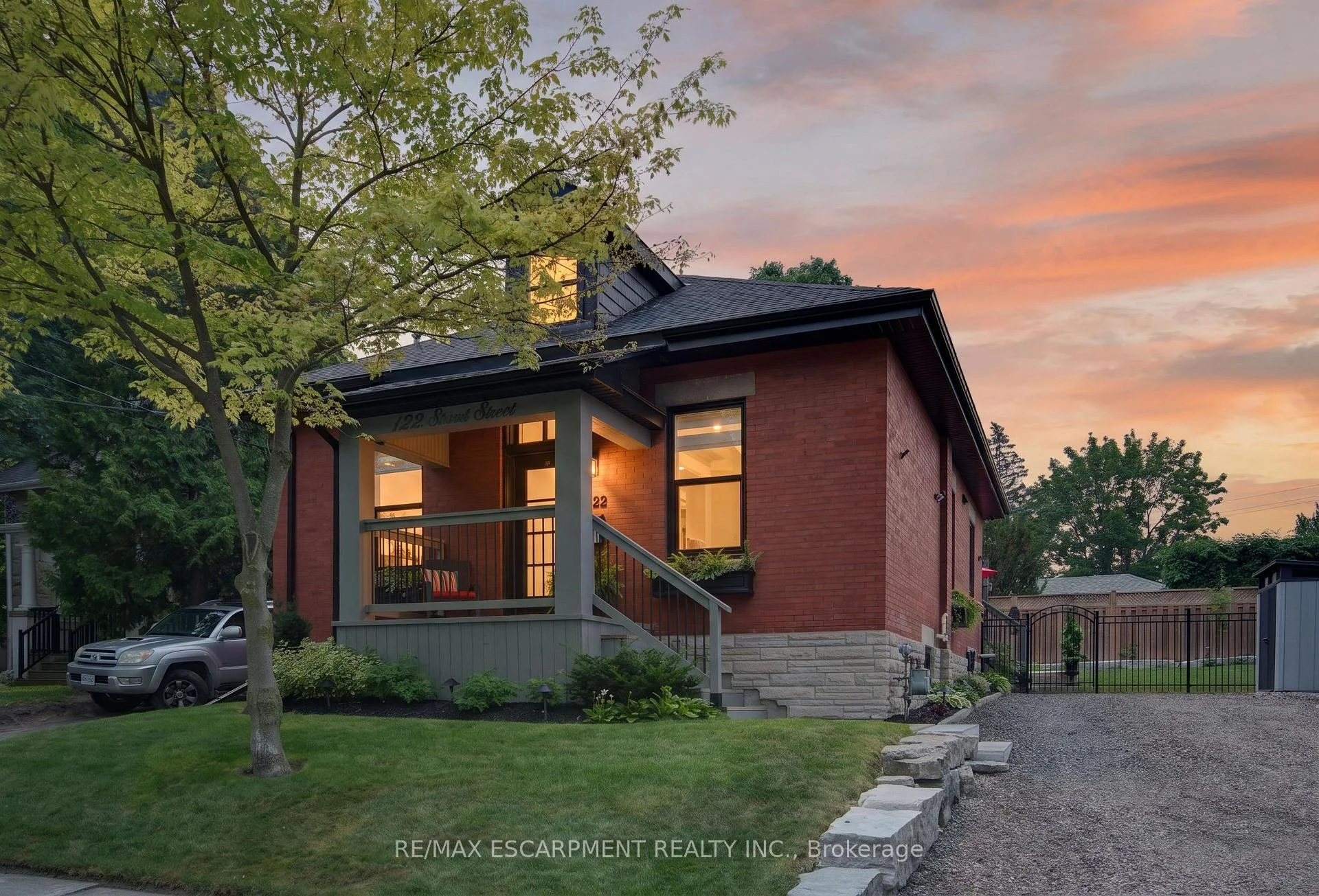 Photo 12 of 122 Stuart Street, Guelph, St. George's — HOMEH