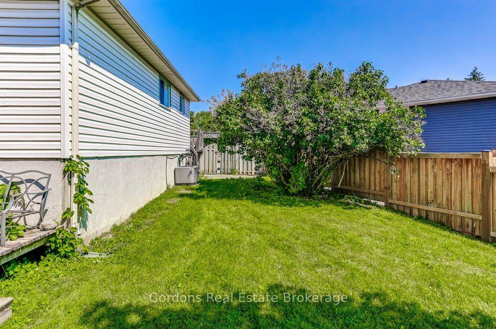 Photo 8 of 97 John Scott Court, Clarington, Bowmanville — HOMEH