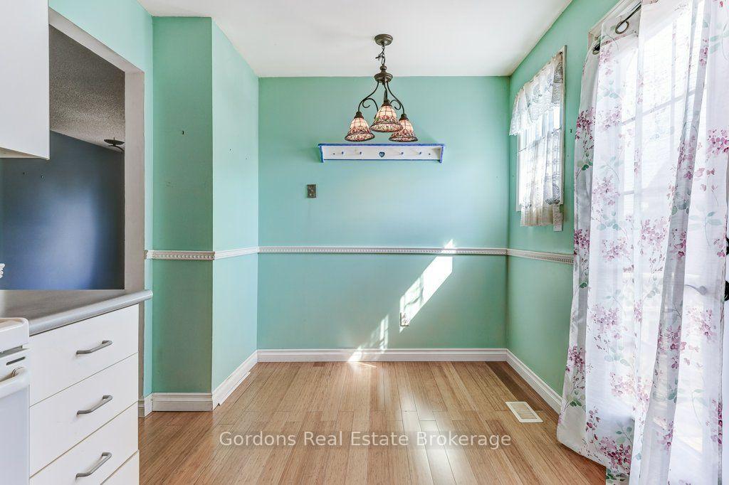 Photo 19 of 97 John Scott Court, Clarington, Bowmanville — HOMEH