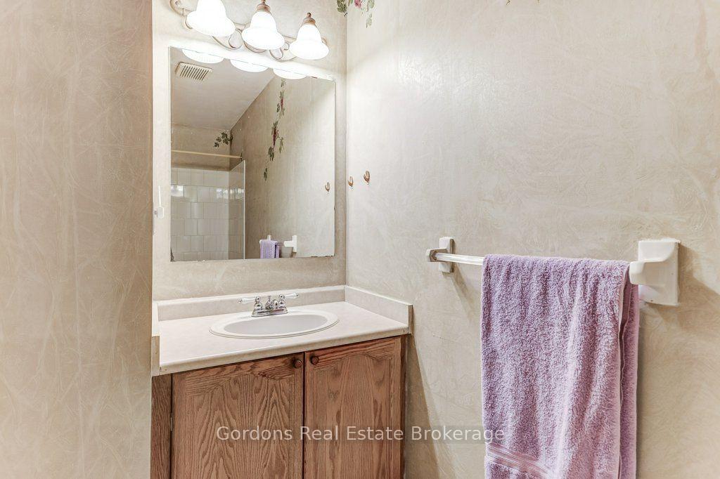 Photo 21 of 97 John Scott Court, Clarington, Bowmanville — HOMEH