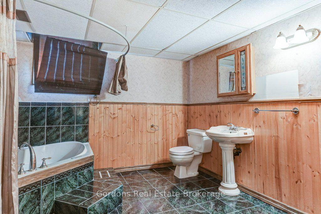 Photo 38 of 97 John Scott Court, Clarington, Bowmanville — HOMEH