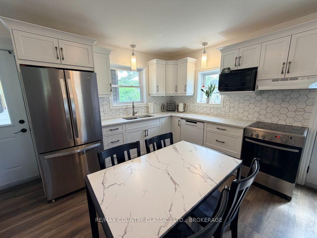 Photo 6 of 10131 Highway 41, Addington Highlands, Addington Highlands — HOMEH