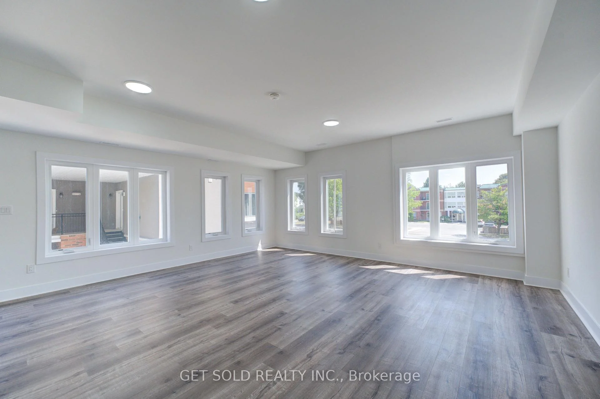 Photo 10 of Unit 13, 6701 Thorold Stone Road, Niagara Falls, Stamford — HOMEH