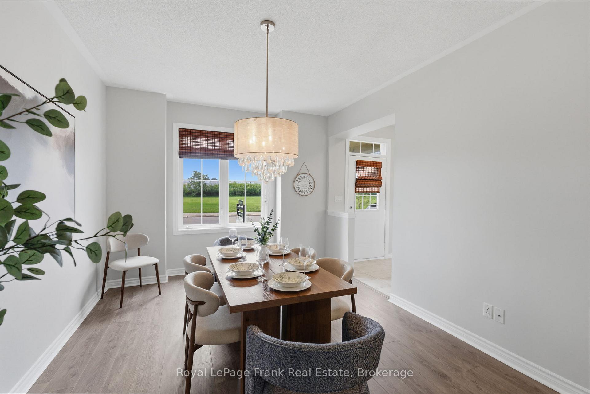 Photo 3 of 264 Brookhill Boulevard, Clarington, Bowmanville — HOMEH