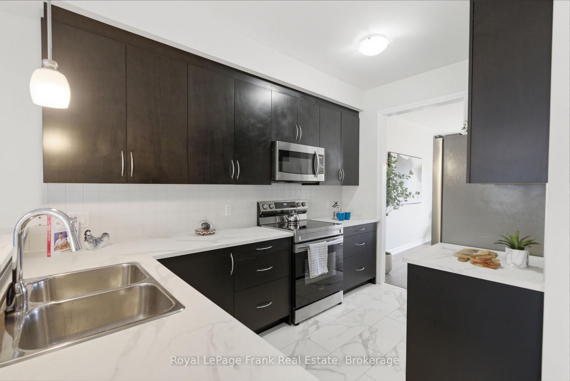 Photo 9 of 264 Brookhill Boulevard, Clarington, Bowmanville — HOMEH