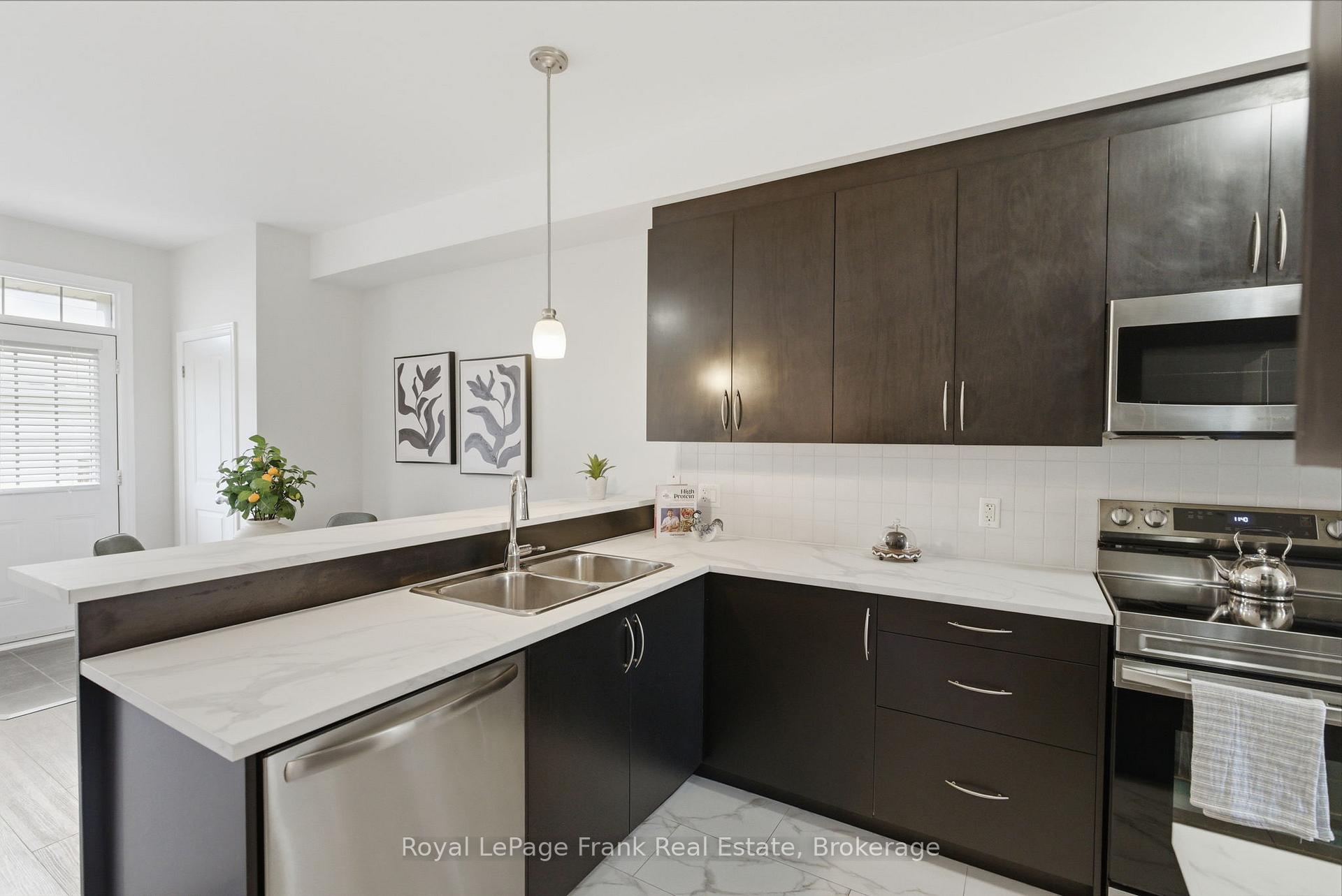 Photo 10 of 264 Brookhill Boulevard, Clarington, Bowmanville — HOMEH