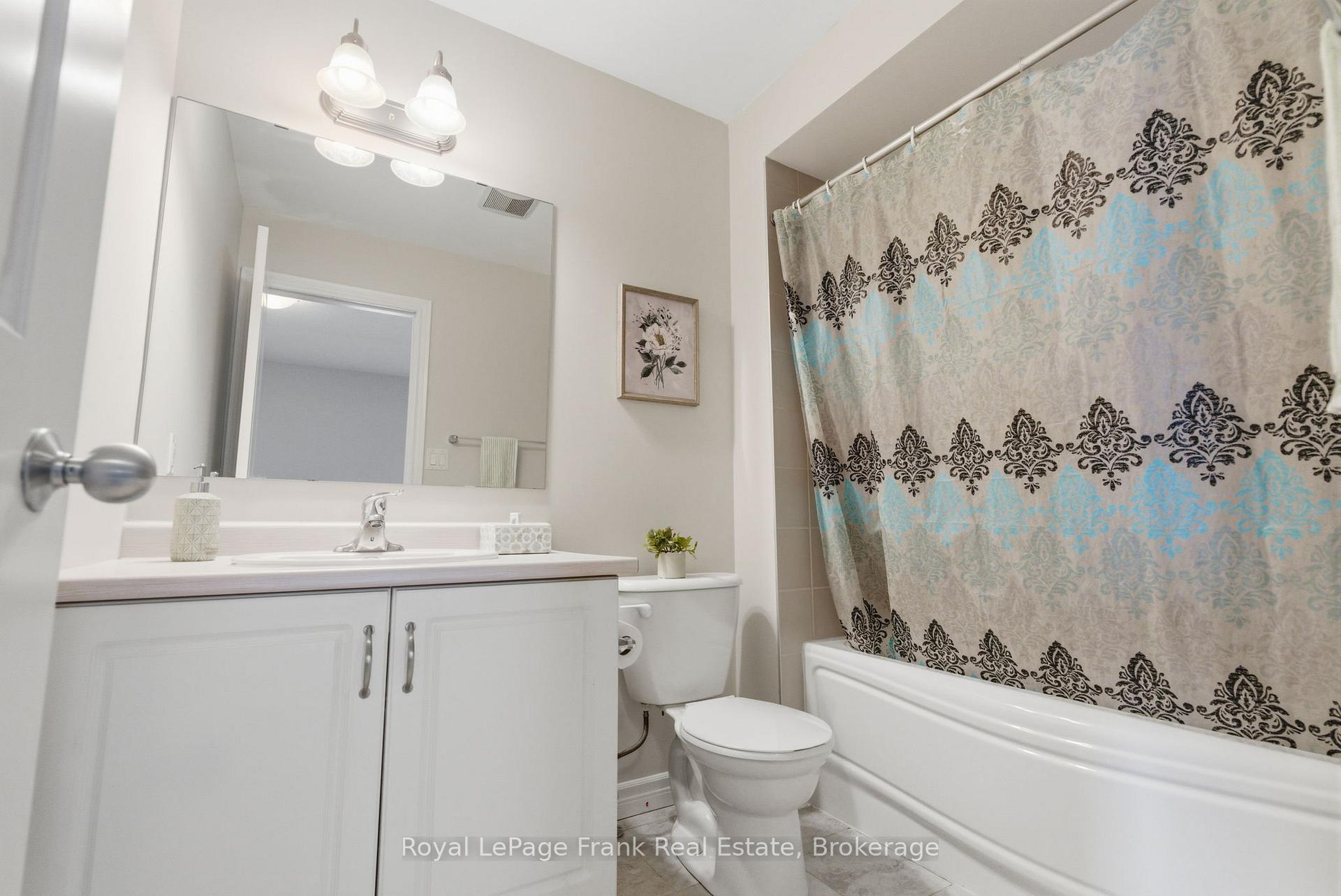 Photo 26 of 264 Brookhill Boulevard, Clarington, Bowmanville — HOMEH