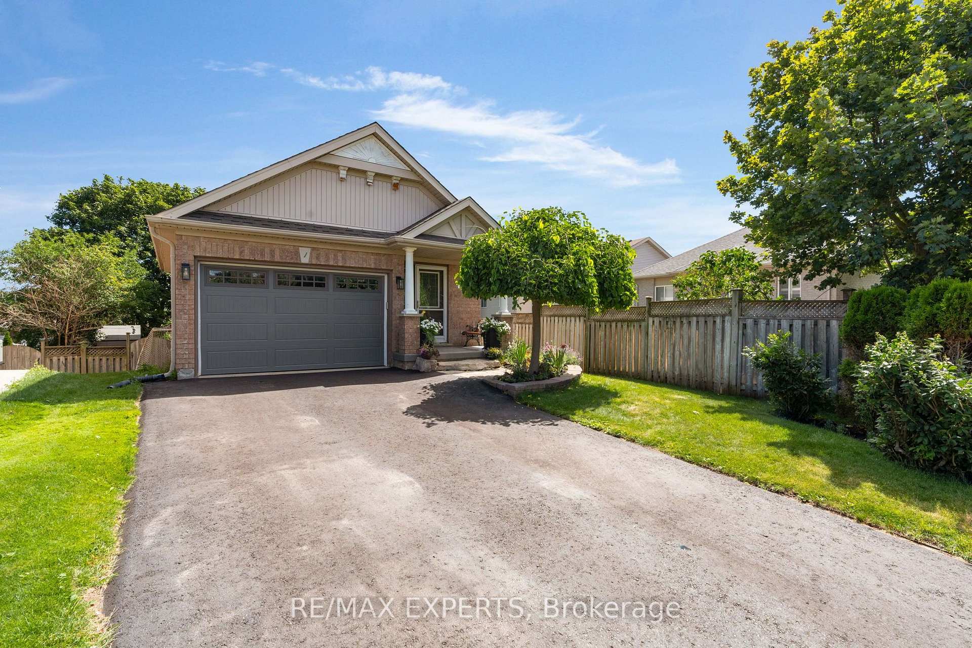 Photo 1 of 1 Cameron Court, Orangeville — HOMEH