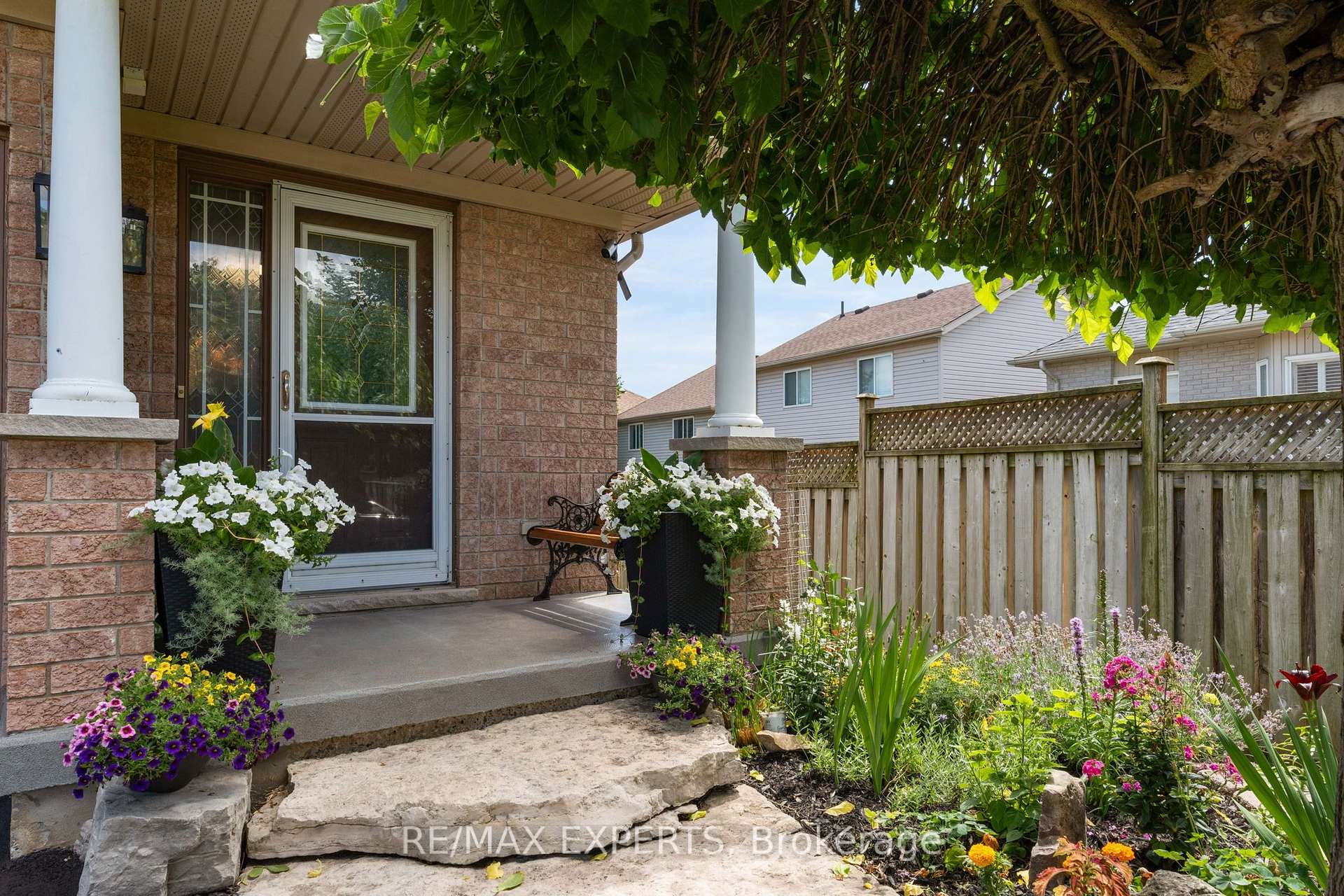 Photo 3 of 1 Cameron Court, Orangeville — HOMEH