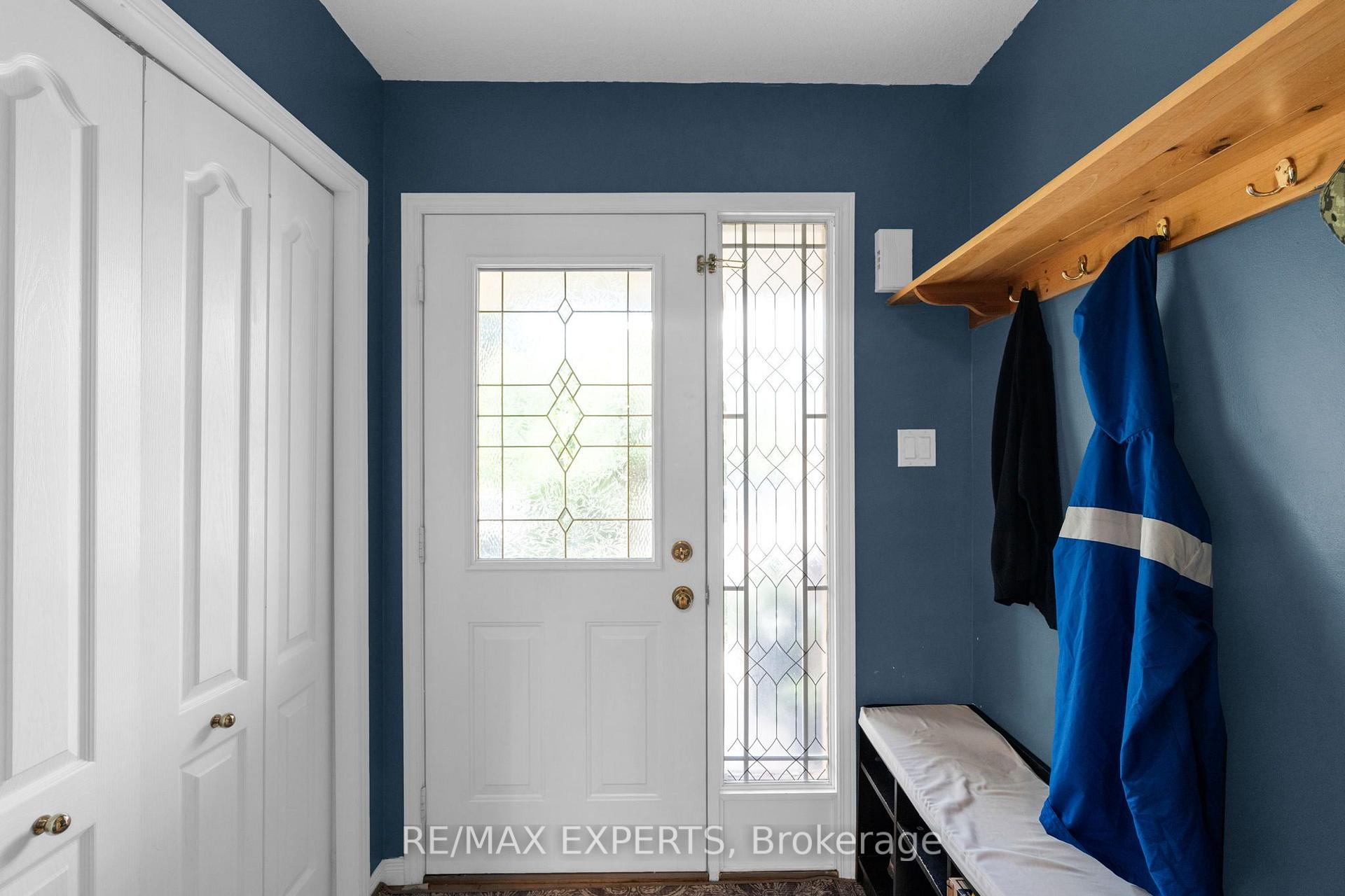 Photo 4 of 1 Cameron Court, Orangeville — HOMEH
