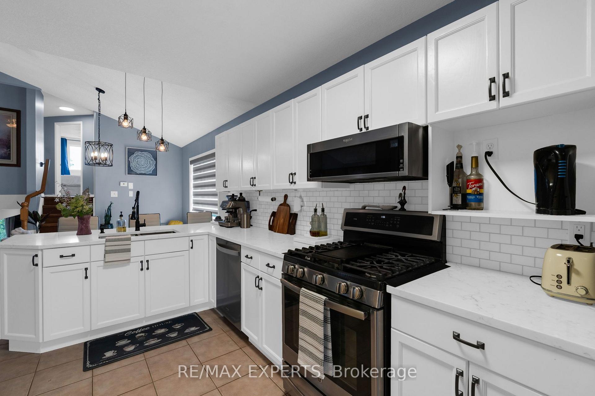 Photo 6 of 1 Cameron Court, Orangeville — HOMEH