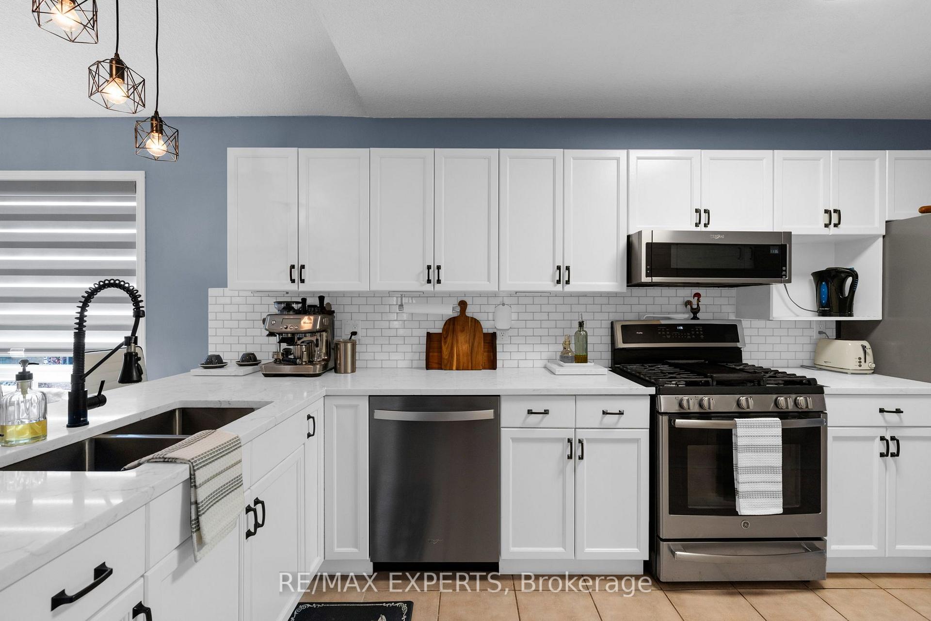 Photo 7 of 1 Cameron Court, Orangeville — HOMEH