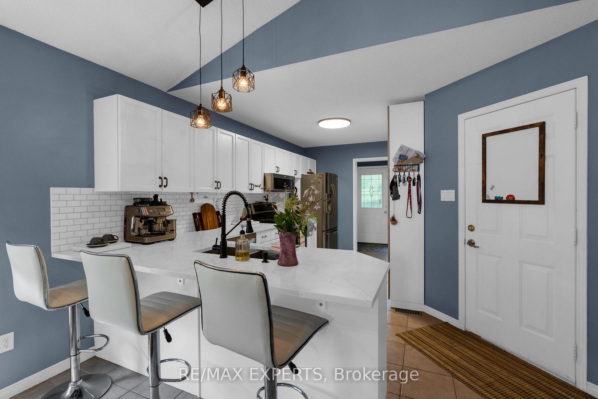 Photo 9 of 1 Cameron Court, Orangeville — HOMEH