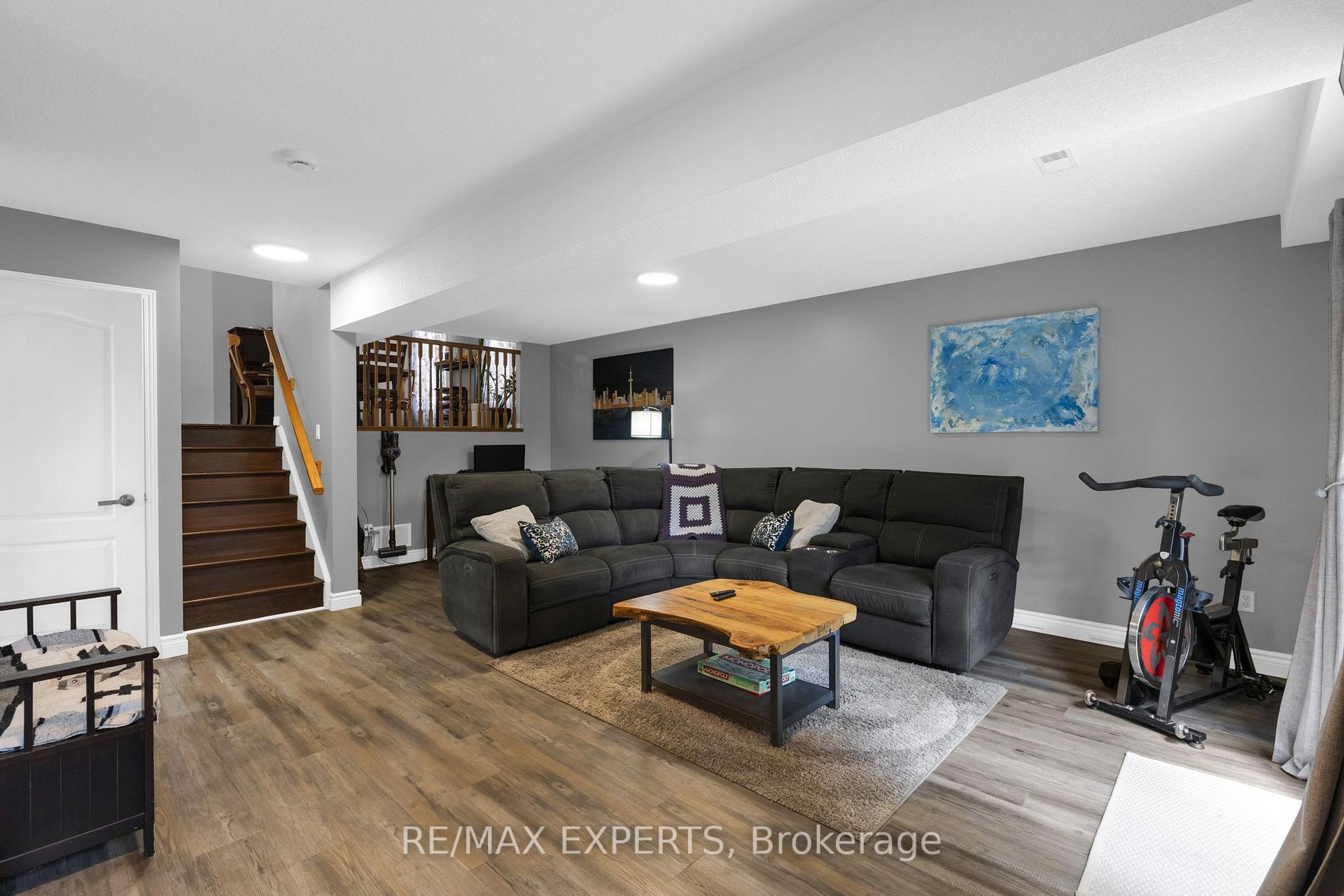 Photo 22 of 1 Cameron Court, Orangeville — HOMEH