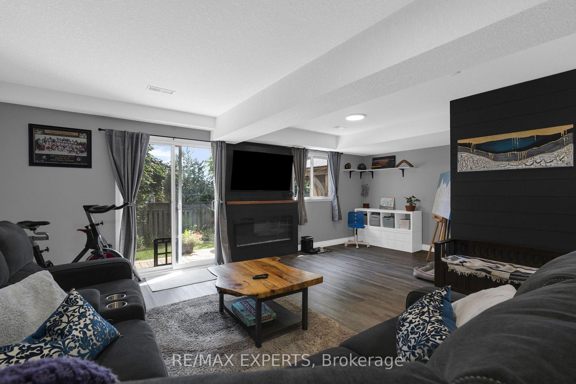 Photo 23 of 1 Cameron Court, Orangeville — HOMEH