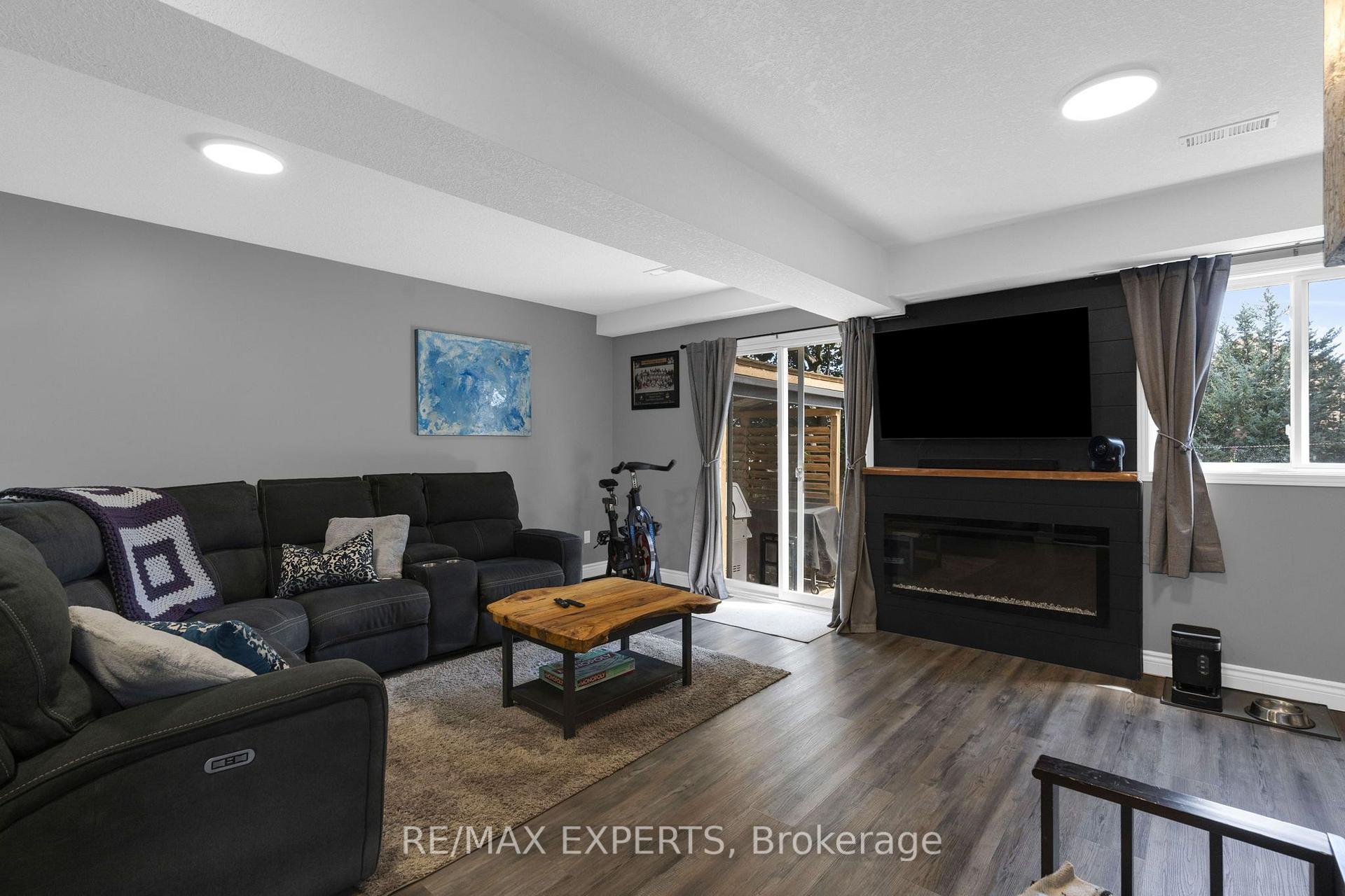 Photo 24 of 1 Cameron Court, Orangeville — HOMEH