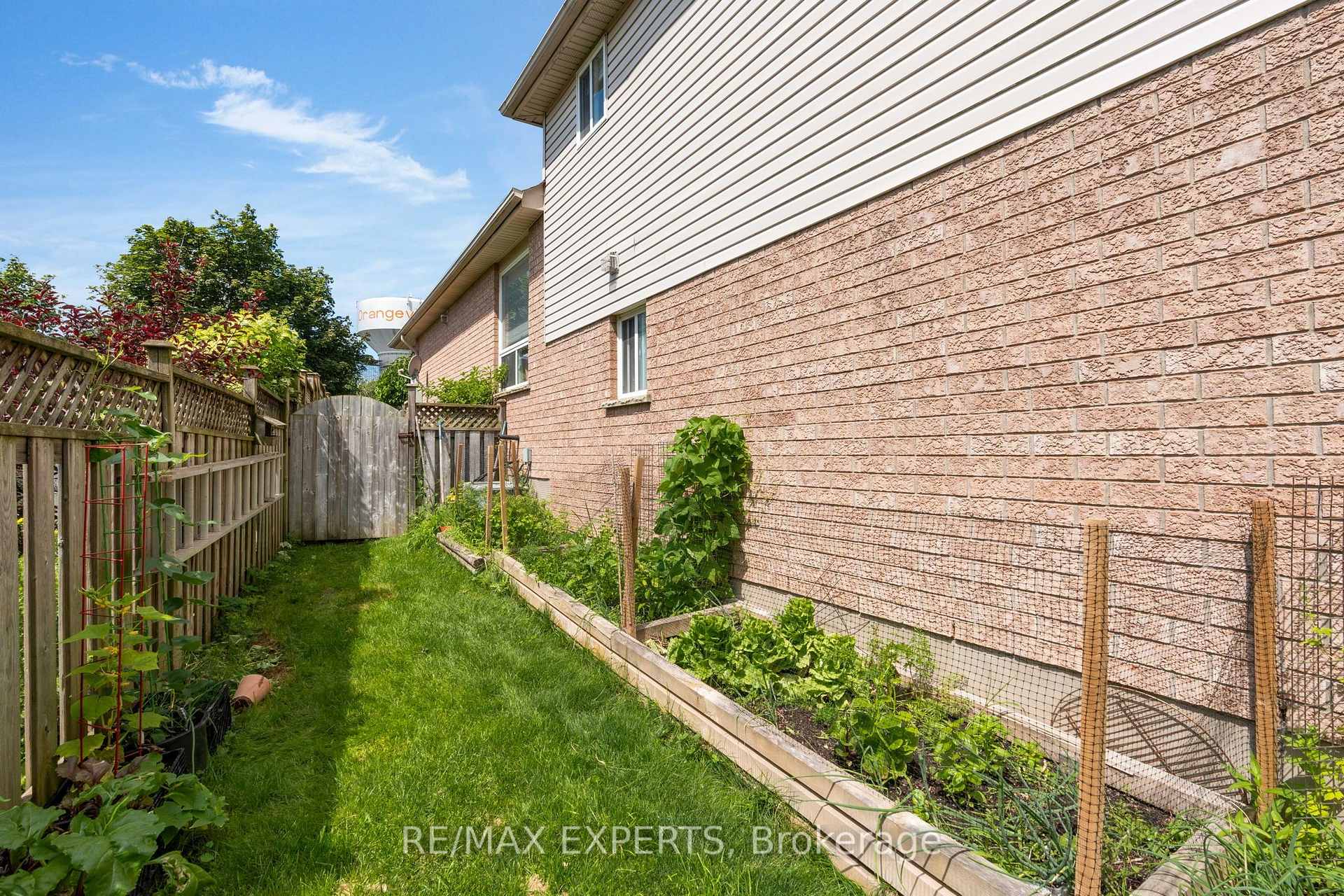 Photo 37 of 1 Cameron Court, Orangeville — HOMEH