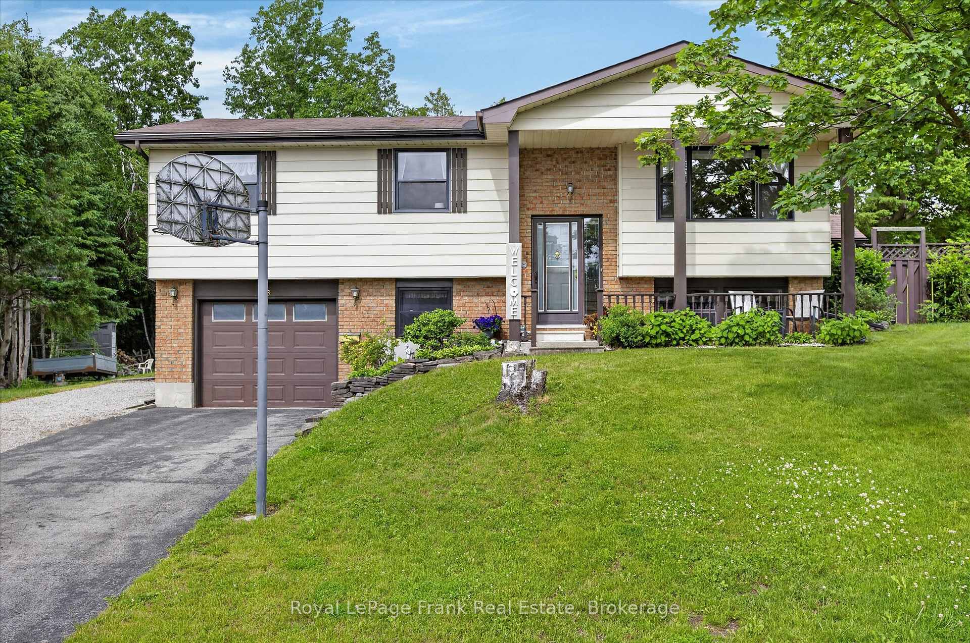 Photo 1 of 18 Redwood Court, Peterborough, Monaghan Ward 2 — HOMEH