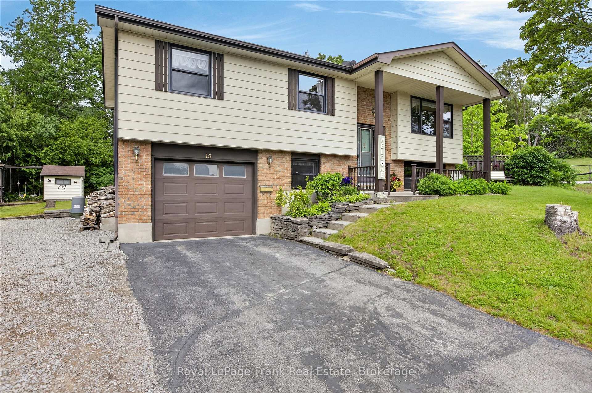 Photo 2 of 18 Redwood Court, Peterborough, Monaghan Ward 2 — HOMEH