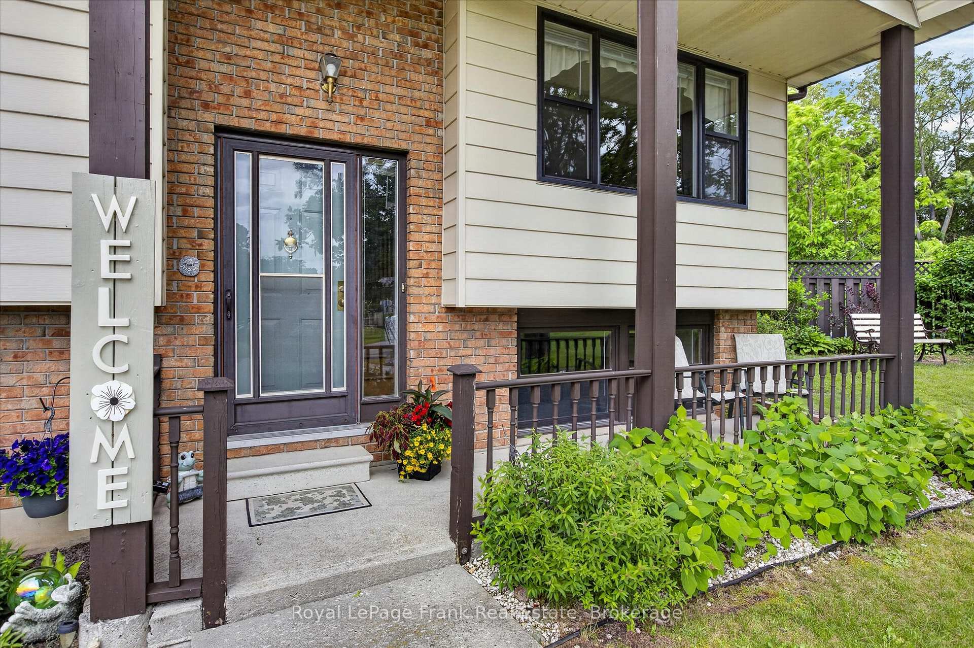 Photo 3 of 18 Redwood Court, Peterborough, Monaghan Ward 2 — HOMEH