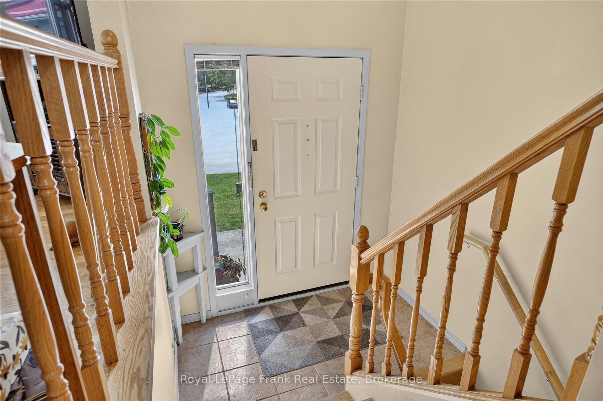 Photo 4 of 18 Redwood Court, Peterborough, Monaghan Ward 2 — HOMEH