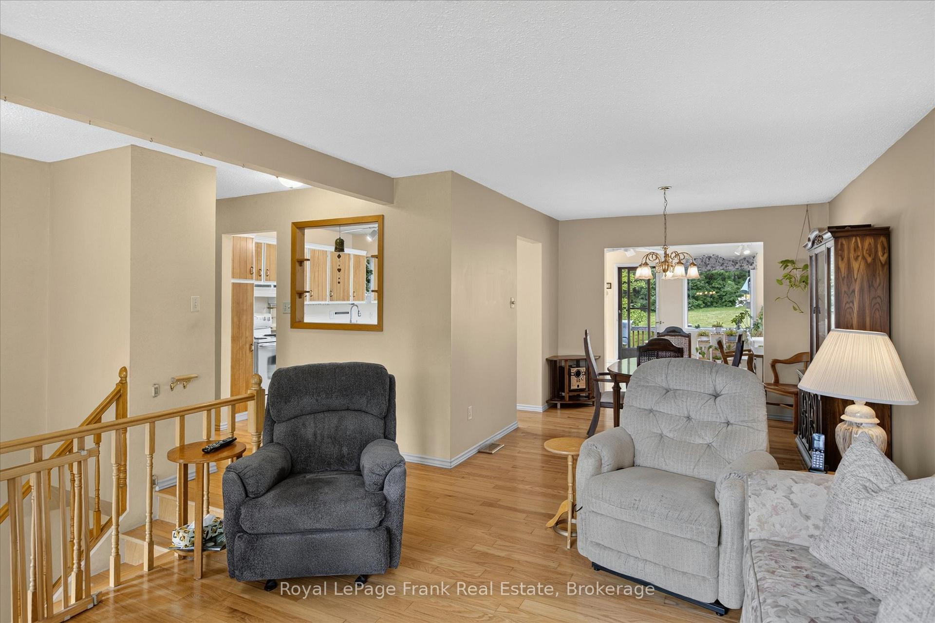 Photo 7 of 18 Redwood Court, Peterborough, Monaghan Ward 2 — HOMEH