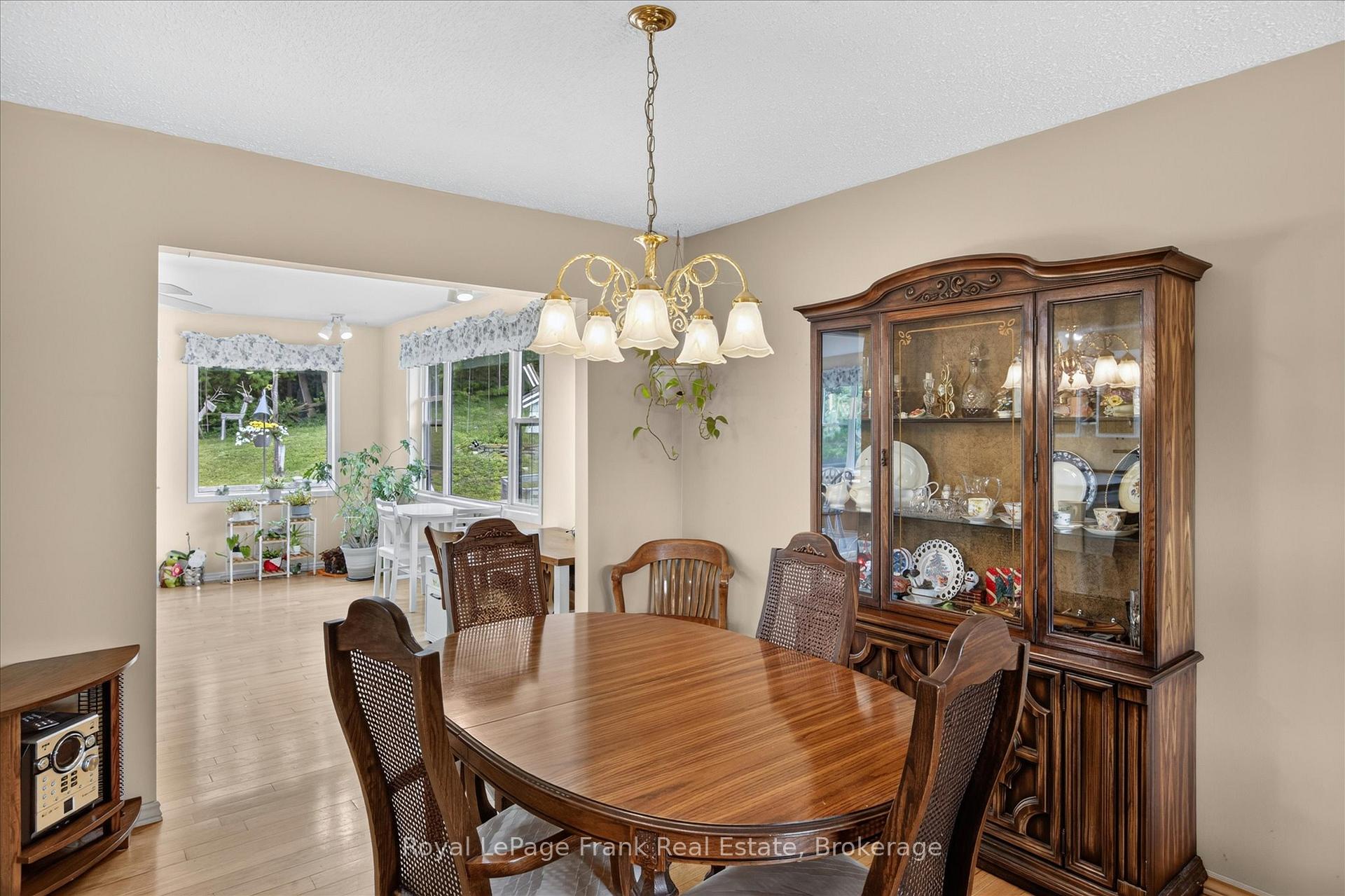 Photo 8 of 18 Redwood Court, Peterborough, Monaghan Ward 2 — HOMEH