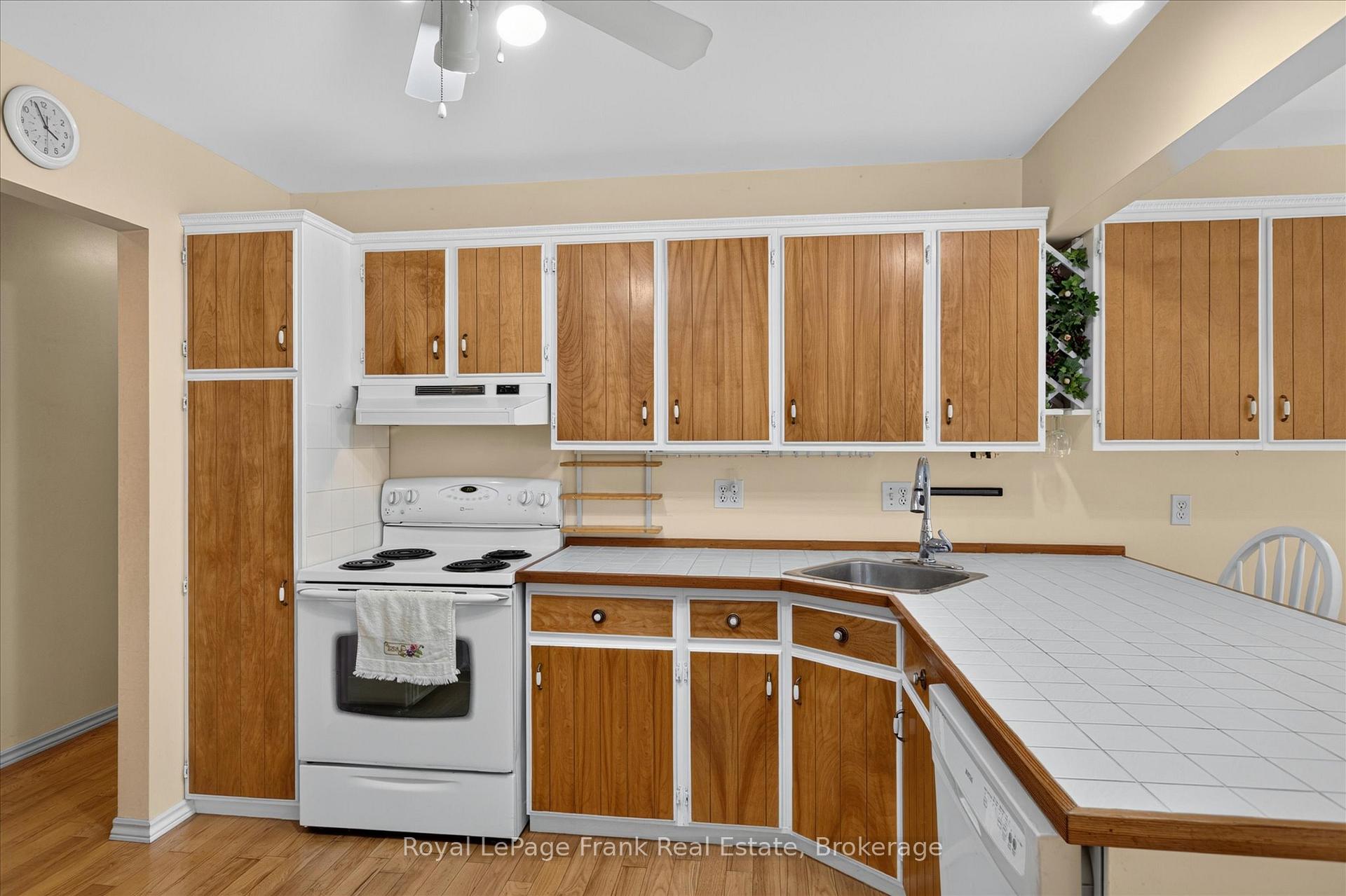 Photo 9 of 18 Redwood Court, Peterborough, Monaghan Ward 2 — HOMEH