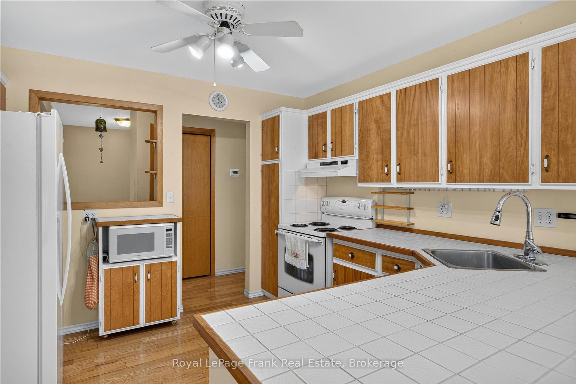 Photo 12 of 18 Redwood Court, Peterborough, Monaghan Ward 2 — HOMEH