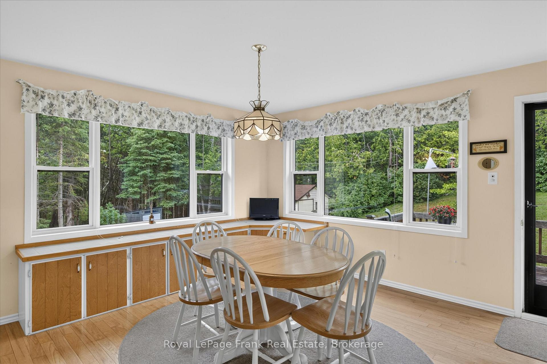 Photo 14 of 18 Redwood Court, Peterborough, Monaghan Ward 2 — HOMEH