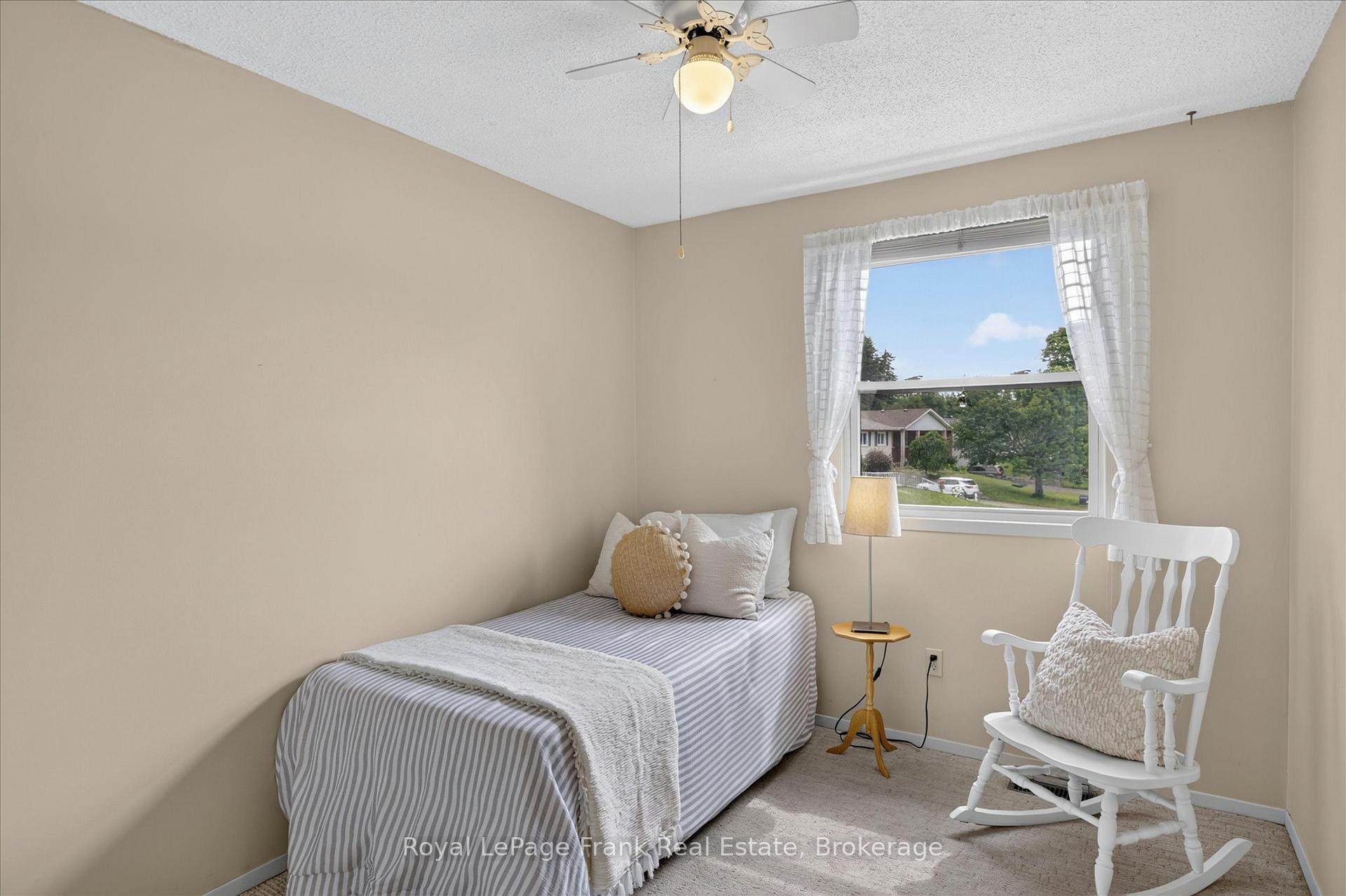 Photo 19 of 18 Redwood Court, Peterborough, Monaghan Ward 2 — HOMEH