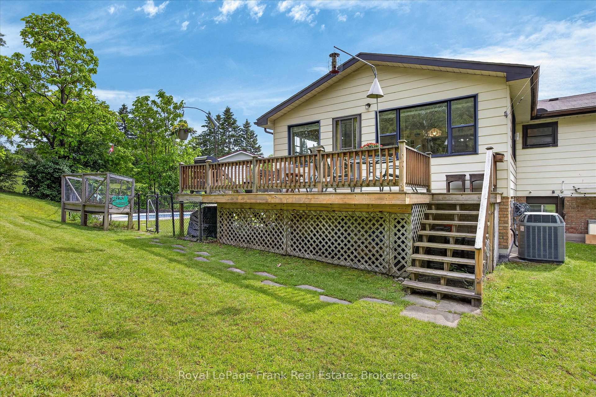 Photo 30 of 18 Redwood Court, Peterborough, Monaghan Ward 2 — HOMEH
