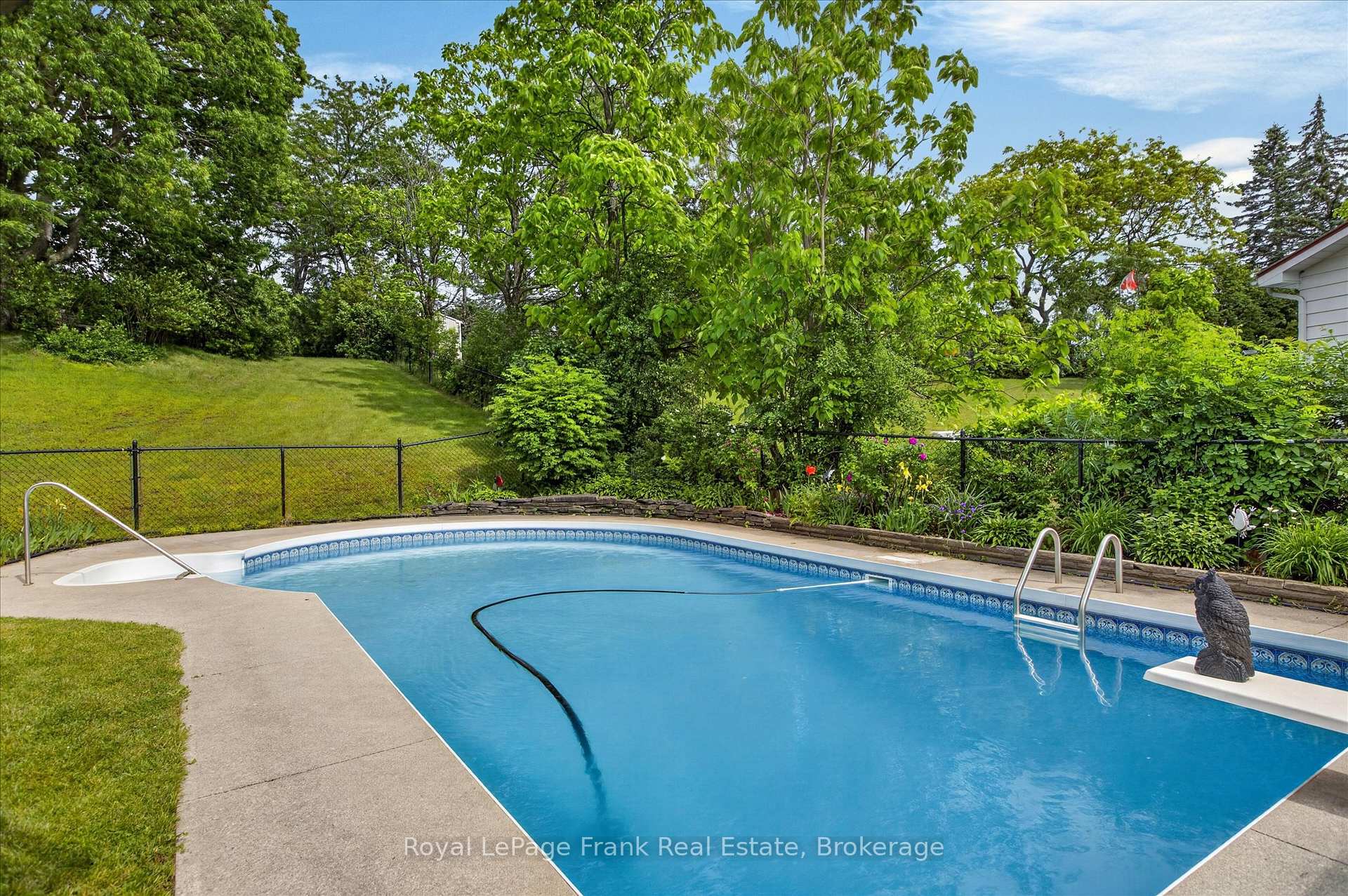Photo 34 of 18 Redwood Court, Peterborough, Monaghan Ward 2 — HOMEH