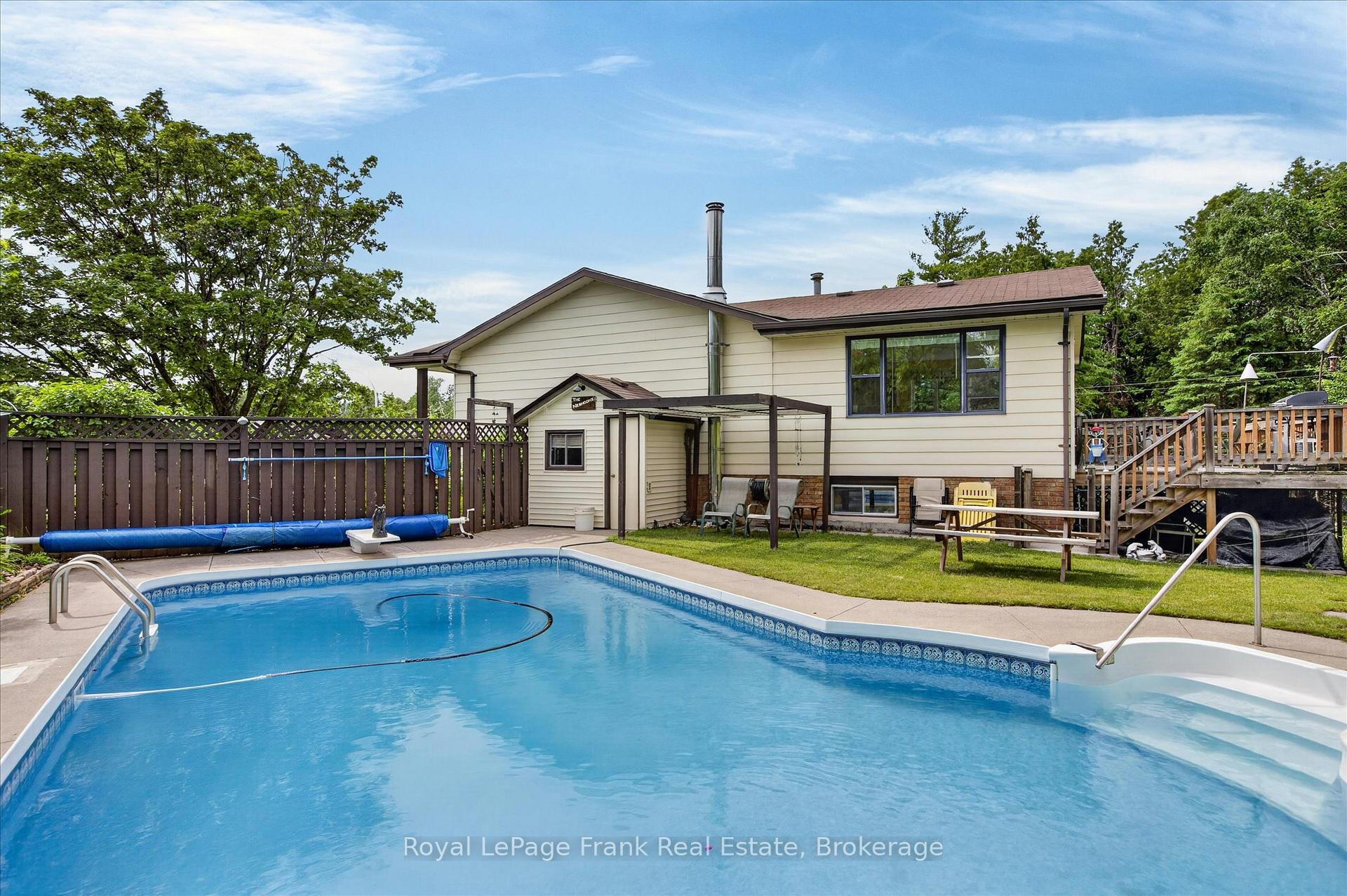 Photo 35 of 18 Redwood Court, Peterborough, Monaghan Ward 2 — HOMEH