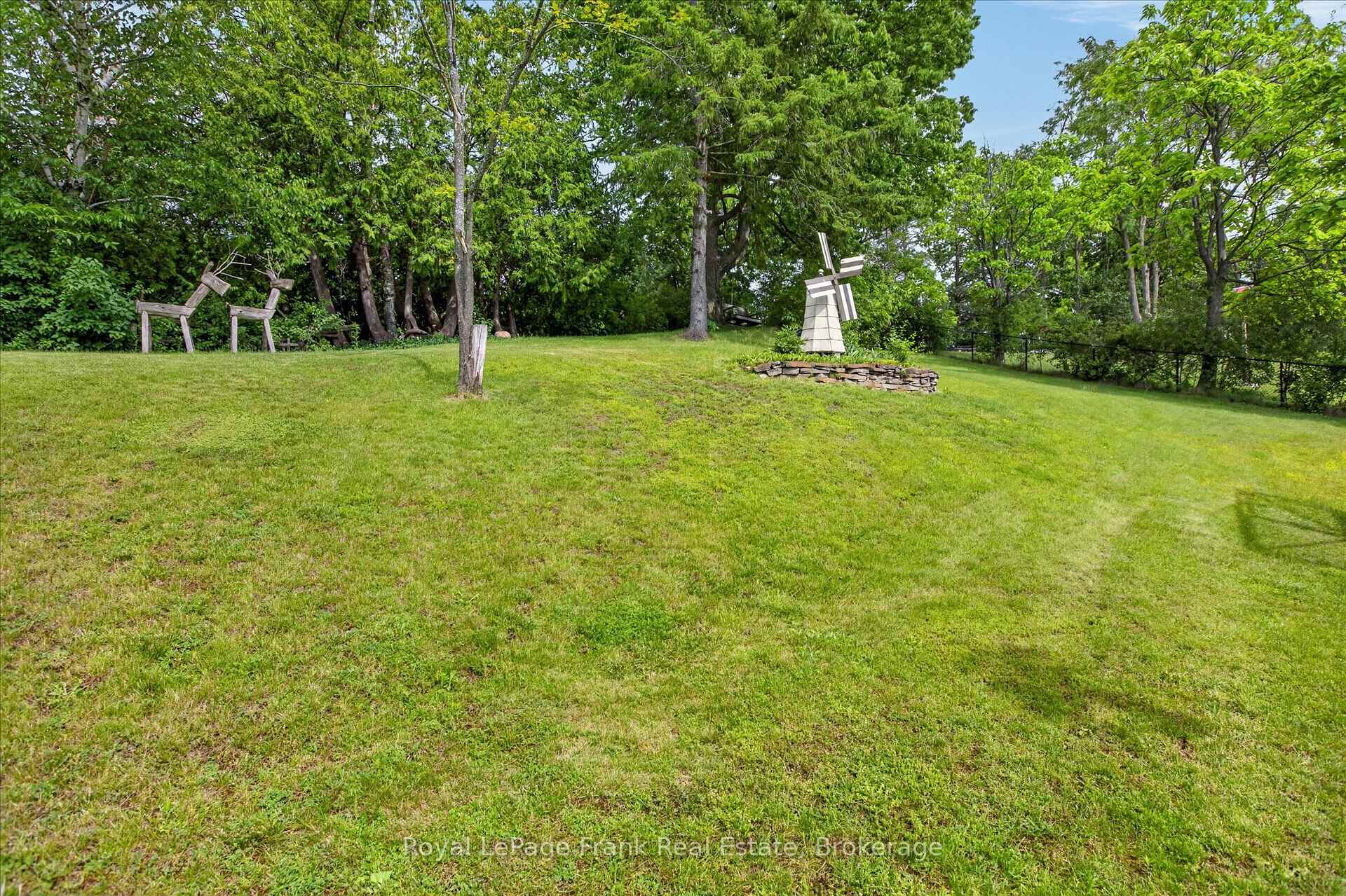 Photo 37 of 18 Redwood Court, Peterborough, Monaghan Ward 2 — HOMEH
