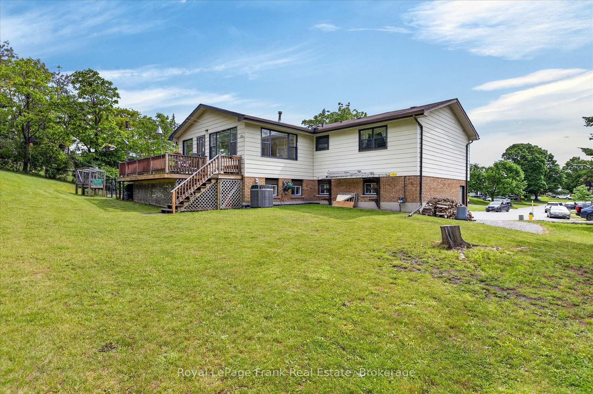 Photo 40 of 18 Redwood Court, Peterborough, Monaghan Ward 2 — HOMEH