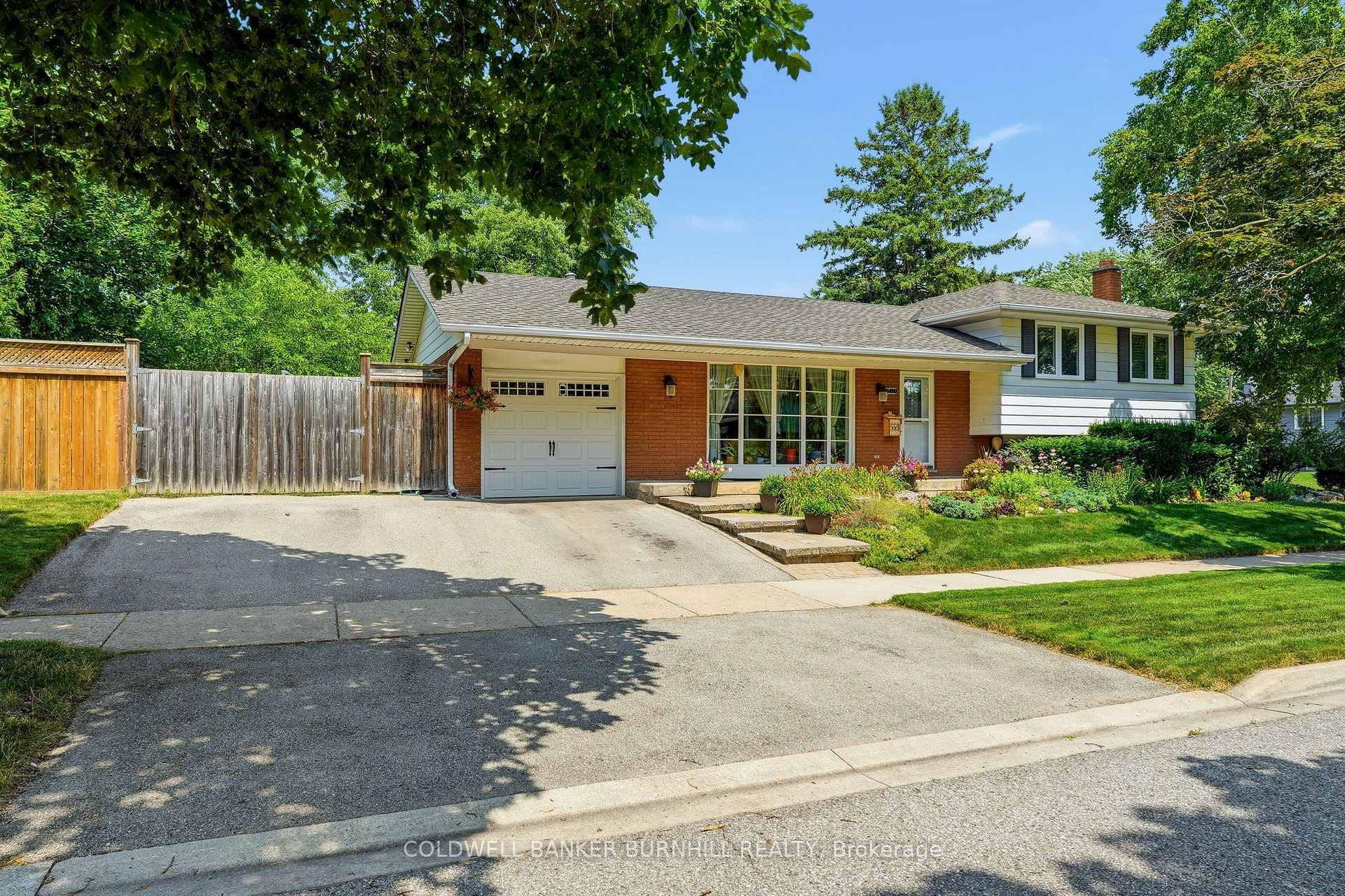 Photo 2 of 569 Parkside Crescent, Burlington, Appleby — HOMEH