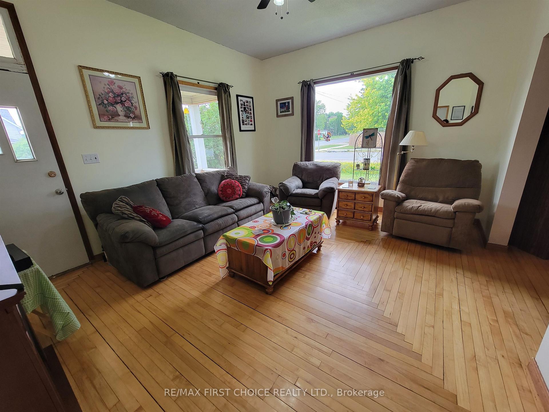 Photo 2 of 120 Third St, Rainy River — HOMEH
