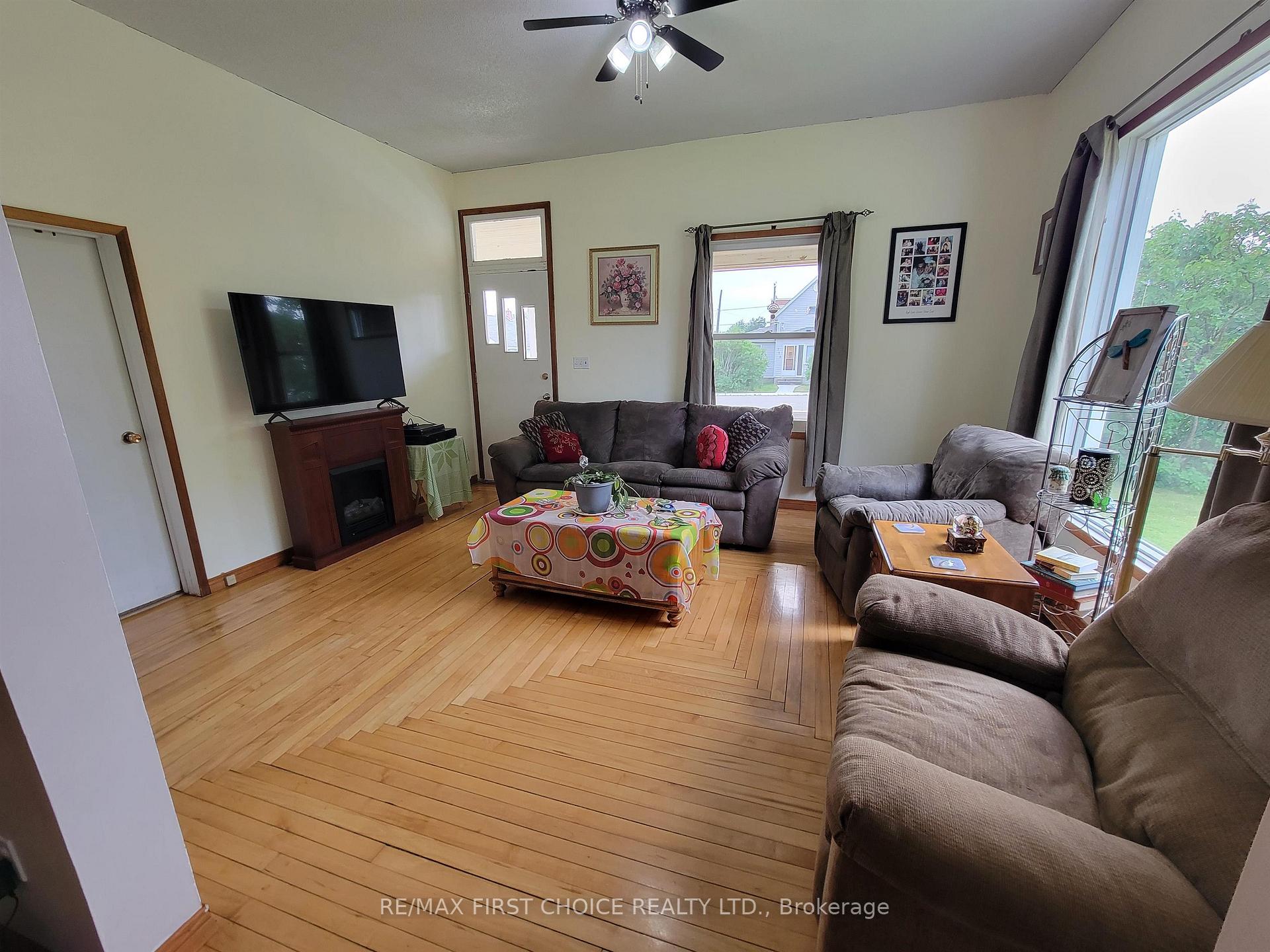 Photo 3 of 120 Third St, Rainy River — HOMEH