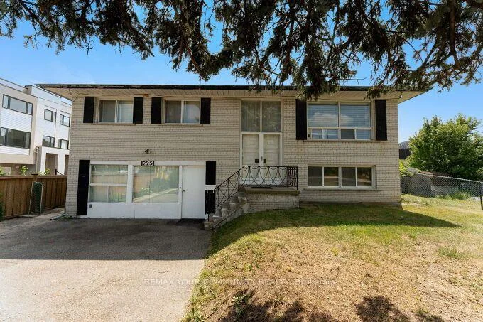 Photo of 225 16th Avenue