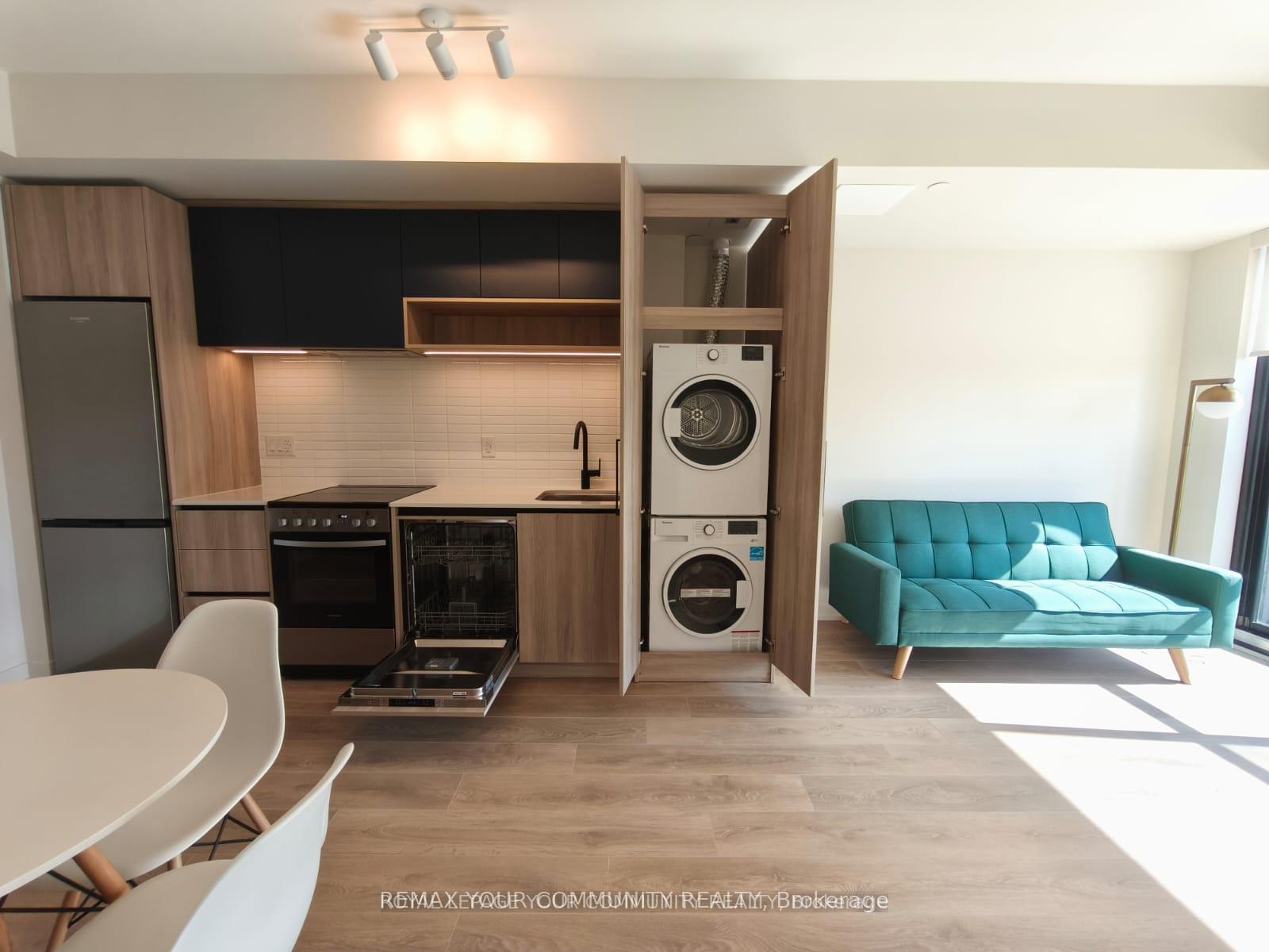 Photo 4 of Unit 809, 181 Sterling Road, Toronto, Dufferin Grove — HOMEH
