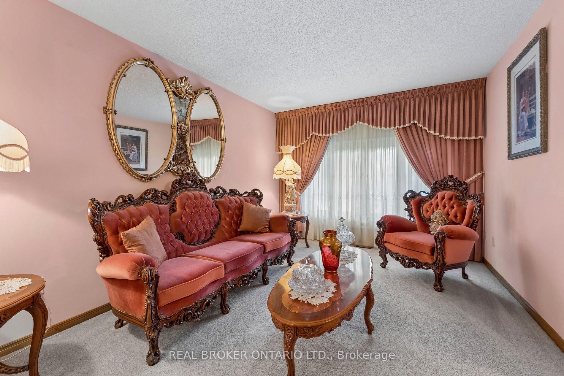 Photo 7 of 102 Coronation Circle, Brampton, Heart Lake West — HOMEH